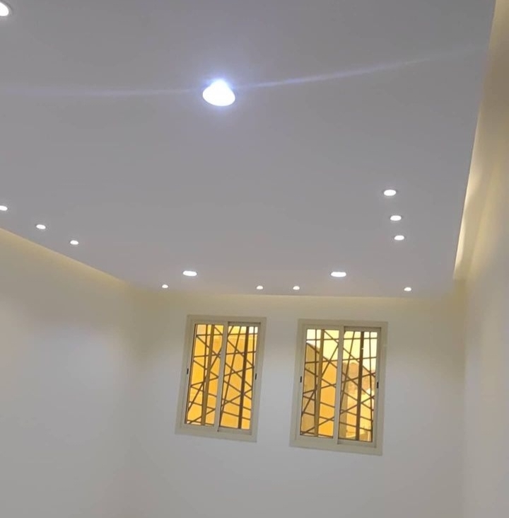 أسقف جبس معلقة في صالة بالخبر