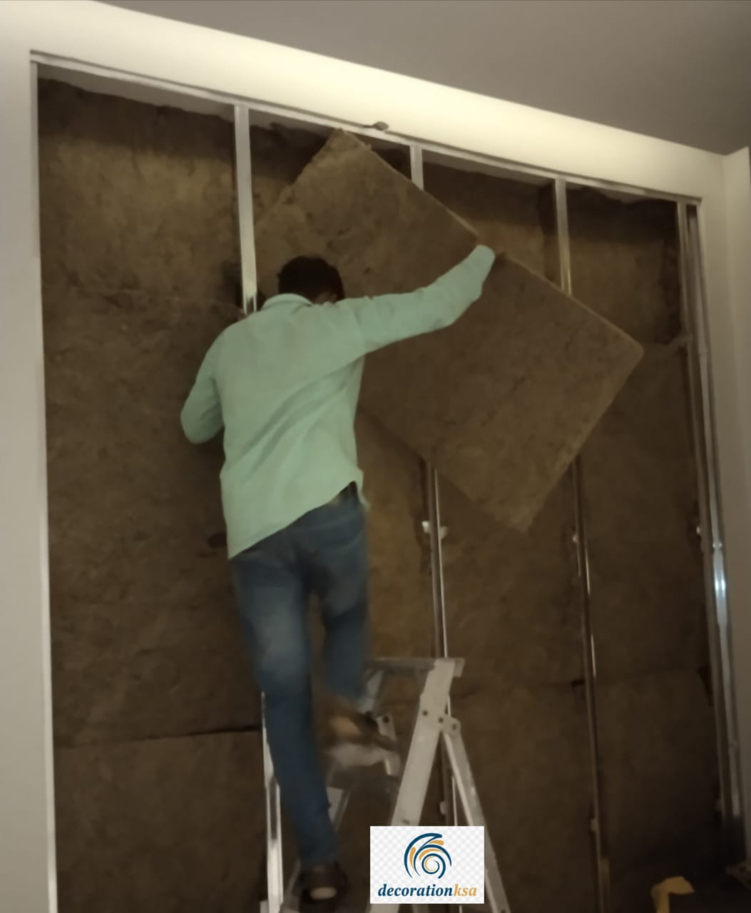 ألواح فوم هرمي للعزل الصوتي في استوديو